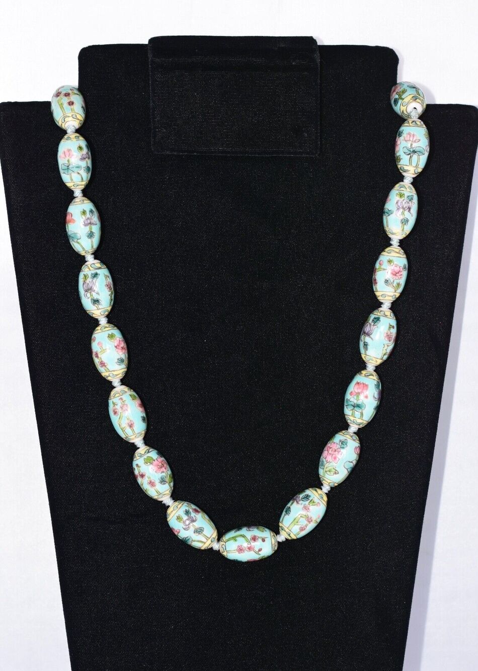 VINTAGE CHINESE FAMILLE ROSE VERTE PORCELAIN ENAMEL LOTUS FLOWER NECKLACE 25"